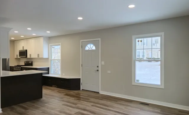 $224,900 | 231 Harvest Court, Vernon Hills, IL 60061