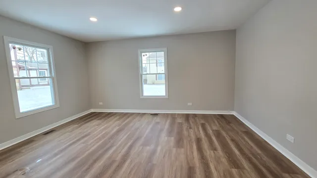 $224,900 | 231 Harvest Court, Vernon Hills, IL 60061