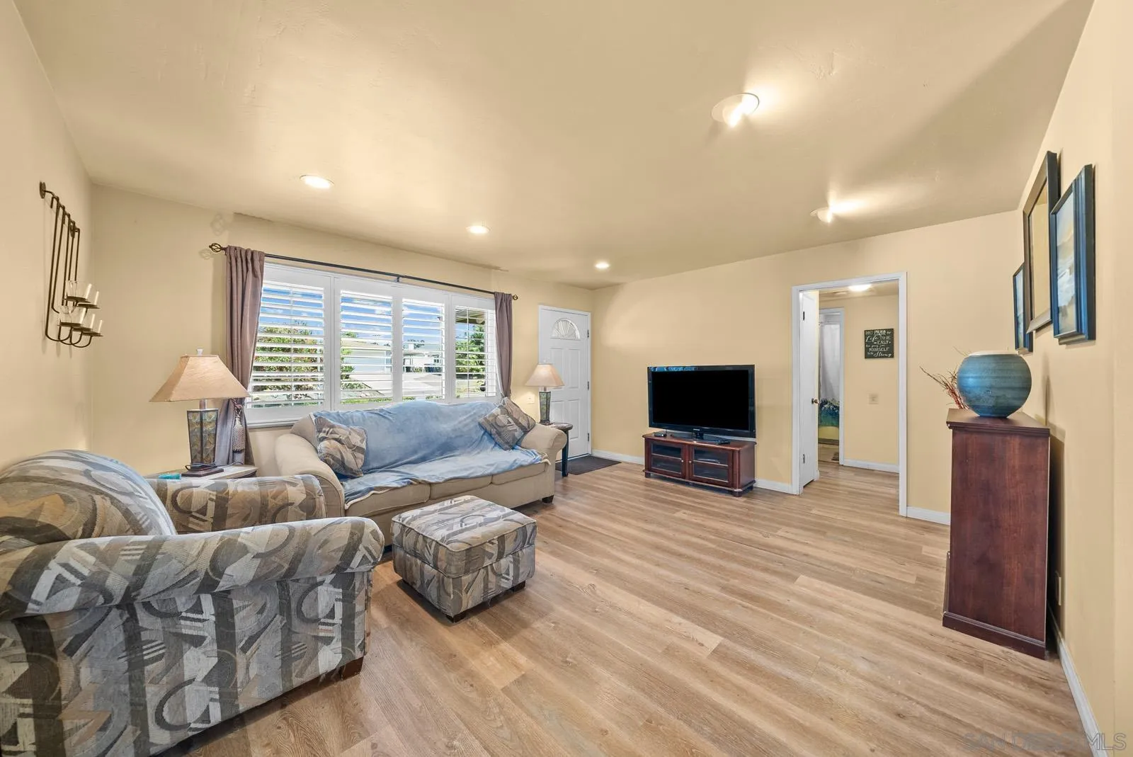2327 Morro Road Fallbrook, CA 92028 - Photo 5 of 75 a living room with furniture and a flat screen tv