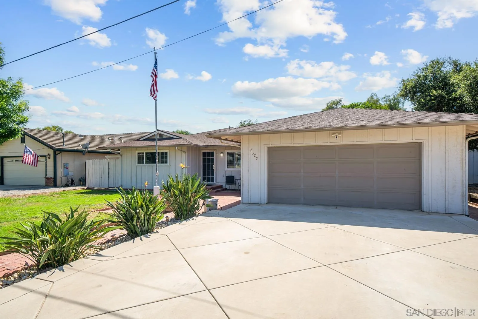 2327 Morro Road Fallbrook, CA 92028 - Photo 57 of 75 a front view of a house with a garden