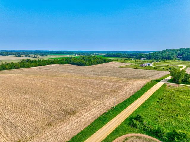 $220,000 | Xxx Xxx 590th St River Falls, Spring Valley, WI 54767
