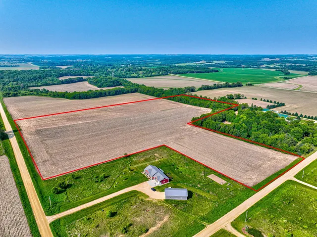 $220,000 | Xxx Xxx 590th St River Falls, Spring Valley, WI 54767