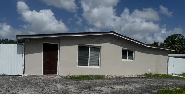 $3,100 | 3900 Southwest 59th Avenue, Davie, FL 33314
