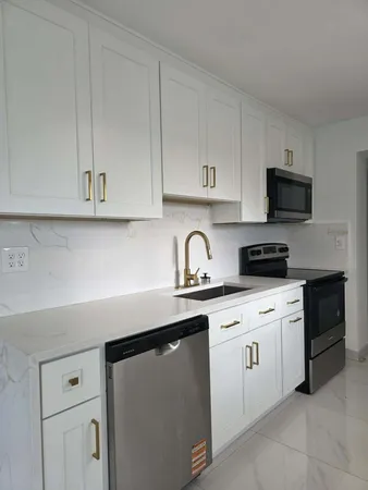 $3,100 | 3900 Southwest 59th Avenue, Davie, FL 33314