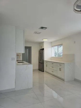 $3,100 | 3900 Southwest 59th Avenue, Davie, FL 33314