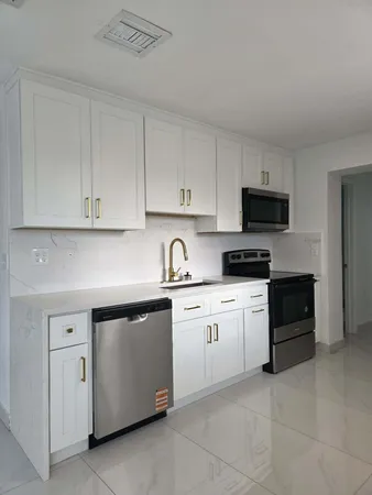 $3,100 | 3900 Southwest 59th Avenue, Davie, FL 33314