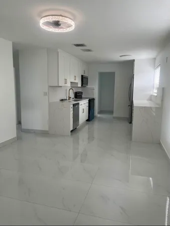 $3,100 | 3900 Southwest 59th Avenue, Davie, FL 33314