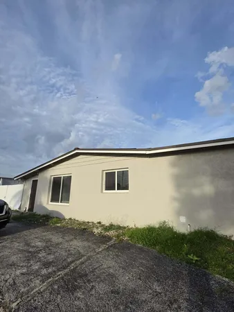 $3,100 | 3900 Southwest 59th Avenue, Davie, FL 33314