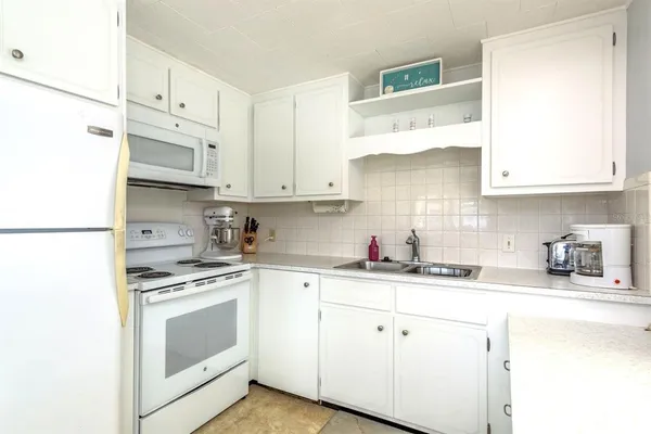 $199,900 | 127 Independence Avenue, Palm Harbor, FL 34684