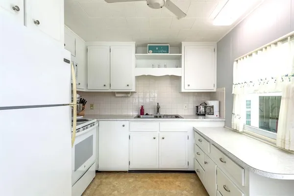 $199,900 | 127 Independence Avenue, Palm Harbor, FL 34684