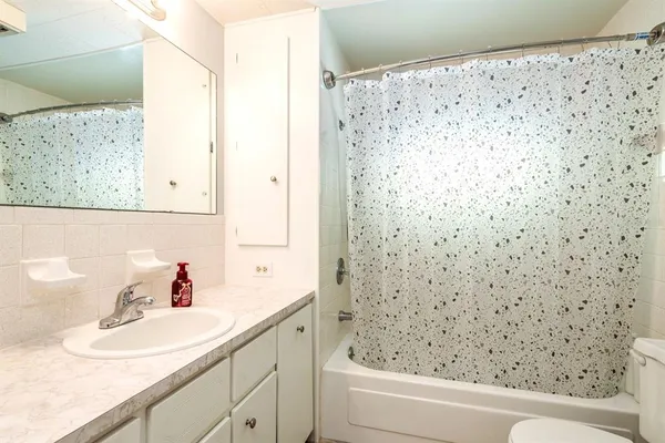 $199,900 | 127 Independence Avenue, Palm Harbor, FL 34684