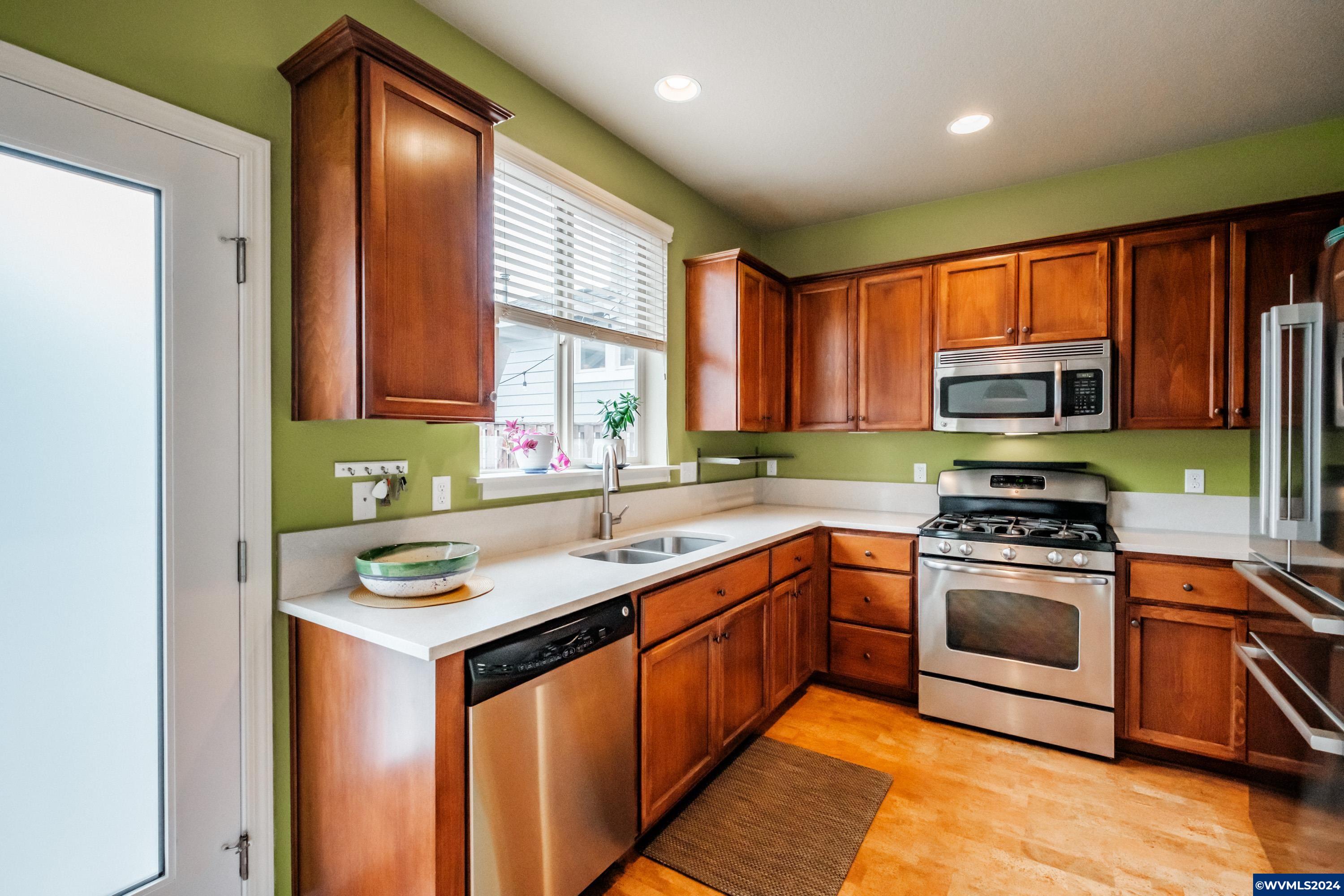 3087 Northwest Flame Tree Lane Albany, OR 97321 - Photo 14 of 39