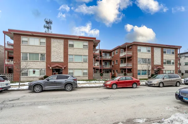 $185,000 | 3023 Paris Avenue, Unit 205, River Grove, IL 60171