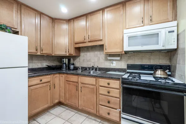 $185,000 | 3023 Paris Avenue, Unit 205, River Grove, IL 60171