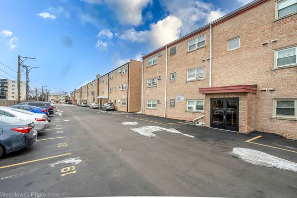 $185,000 | 3023 Paris Avenue, Unit 205, River Grove, IL 60171