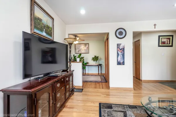 $185,000 | 3023 Paris Avenue, Unit 205, River Grove, IL 60171