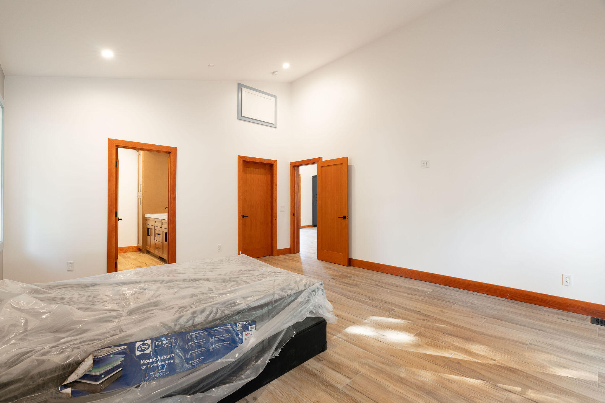 53091 Tollgate Road Idyllwild, CA 92549 - Photo 29 of 49 a bedroom with a bed and a dresser