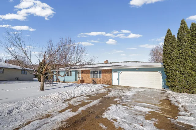 $424,900 | 521 McDevitt Street, Shakopee, MN 55379