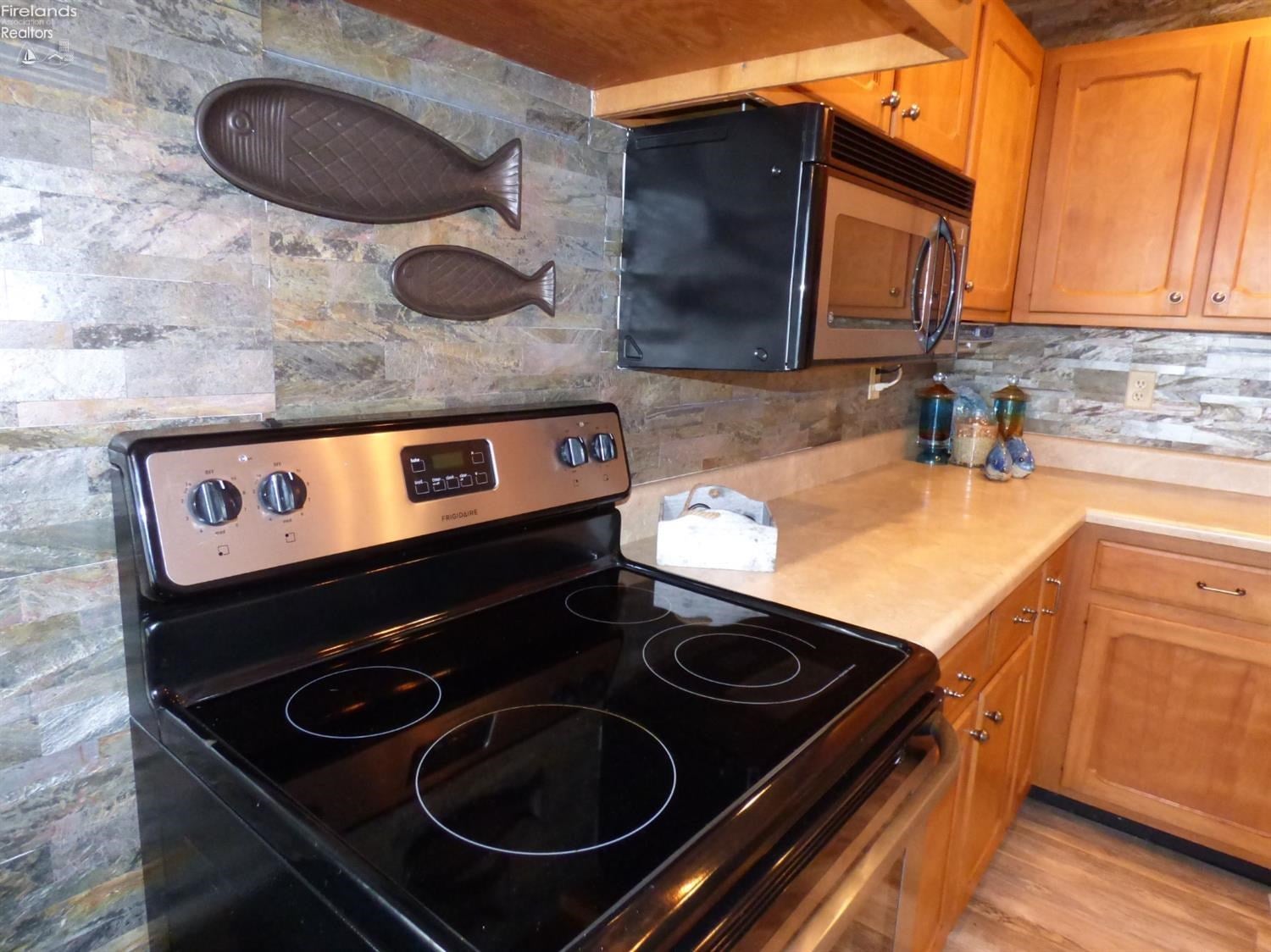 1712 Airline Road Put In Bay, OH 43456 - Photo 9 of 25 Gallery Image 9