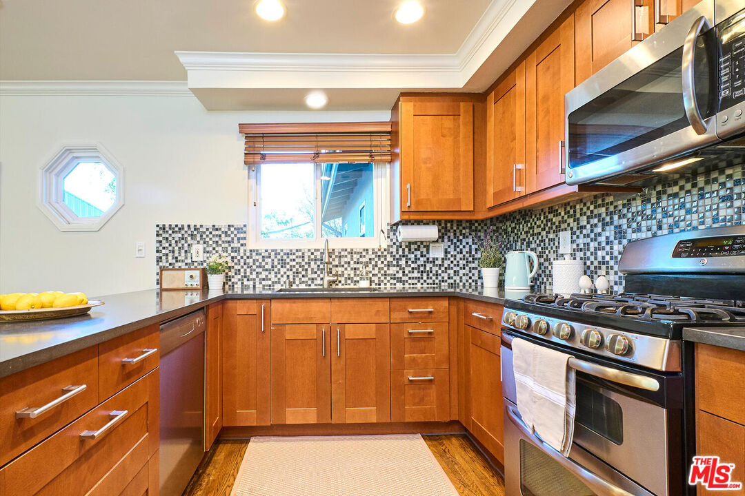 2662 Range Road Los Angeles, CA 90065 - Photo 9 of 29 Gallery Image 9