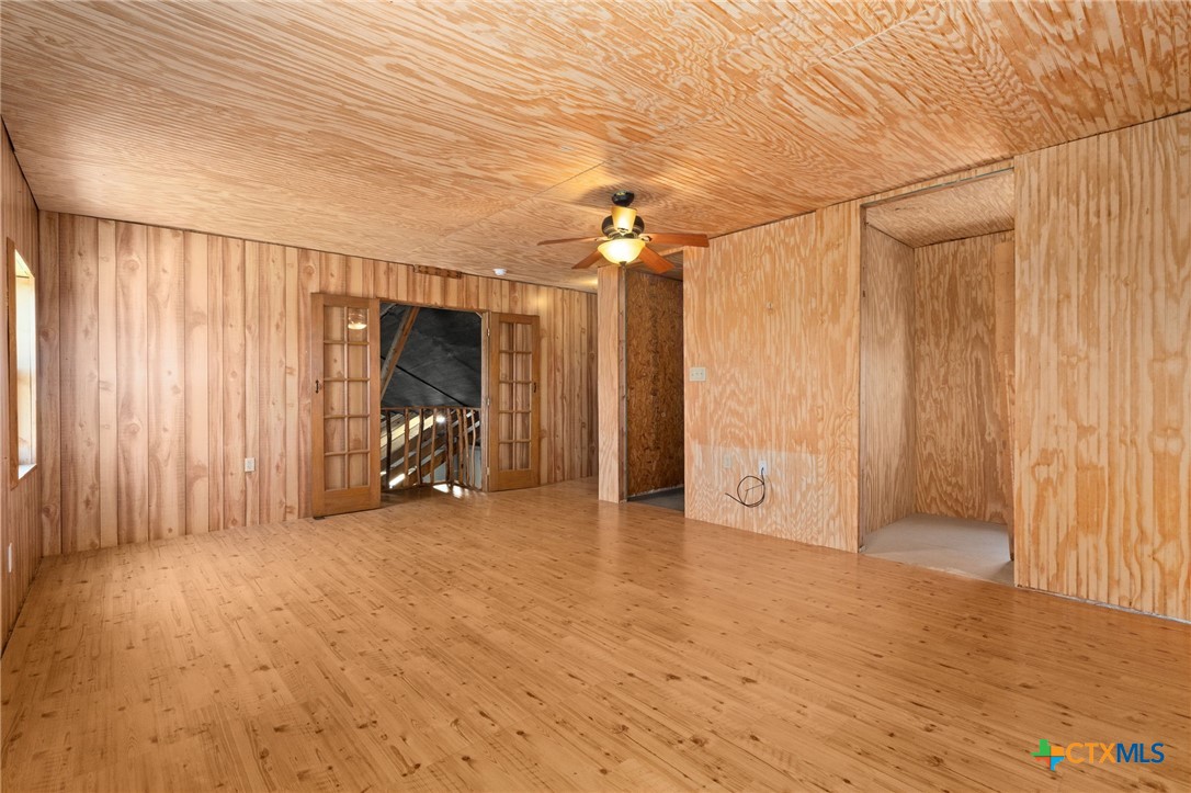 586 Private Road 3448 Kempner, TX 76539 - Photo 19 of 40 a view of a livingroom with closet