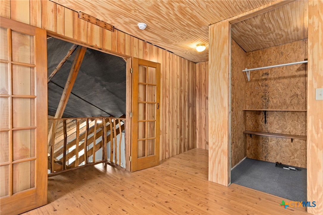 586 Private Road 3448 Kempner, TX 76539 - Photo 21 of 40 a view of entryway with wooden floor