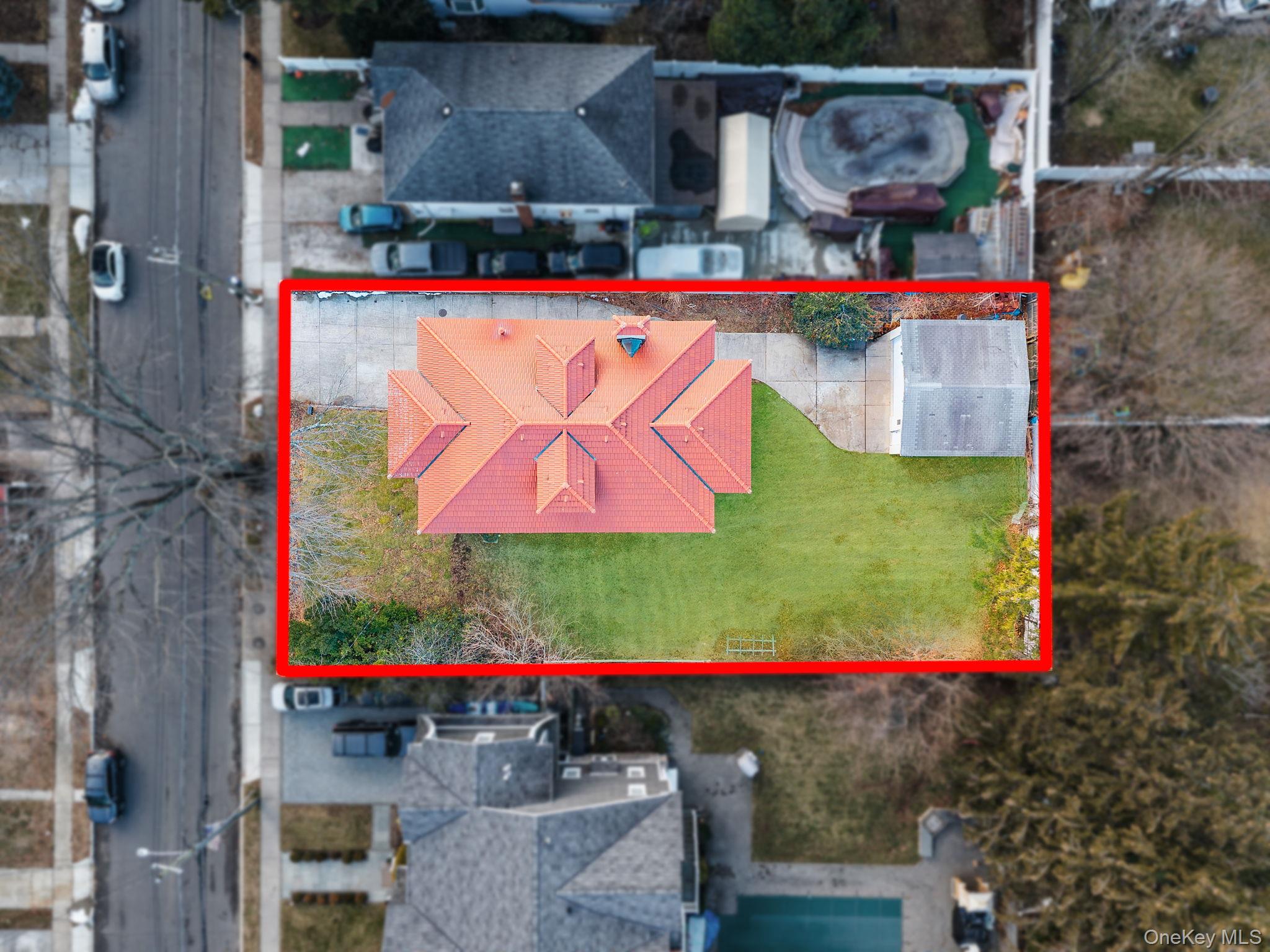 181 Walnut Street Lynbrook, NY 11563 - Photo 35 of 46 Aerial view of property and surrounding area with property parcel outlined
