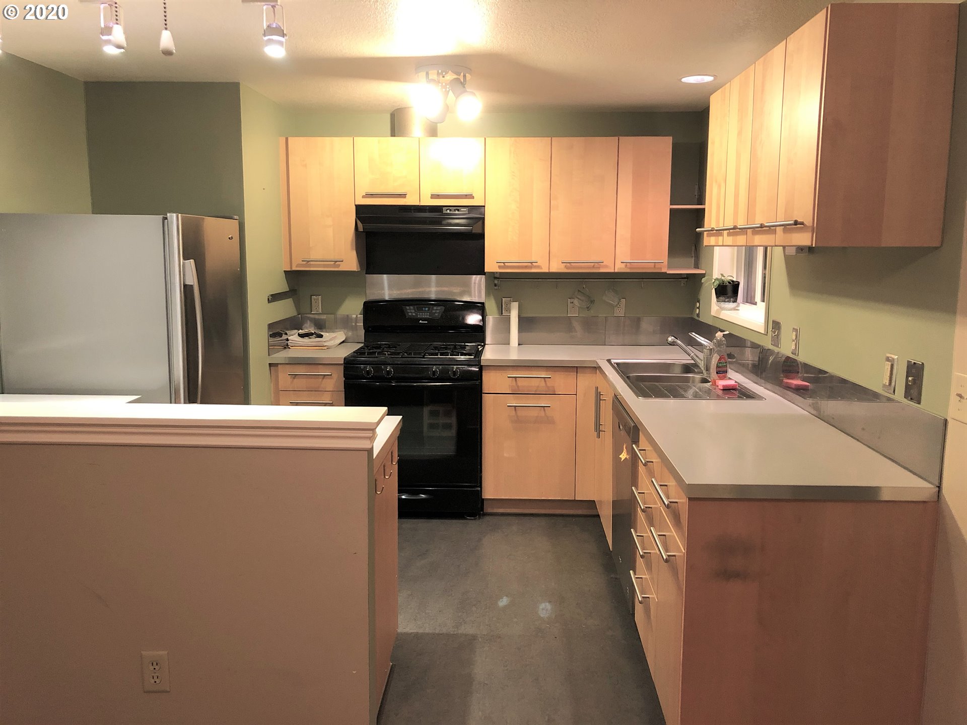 1345 Thompson Road Woodburn, OR 97071 - Photo 3 of 10 Gallery Image 3