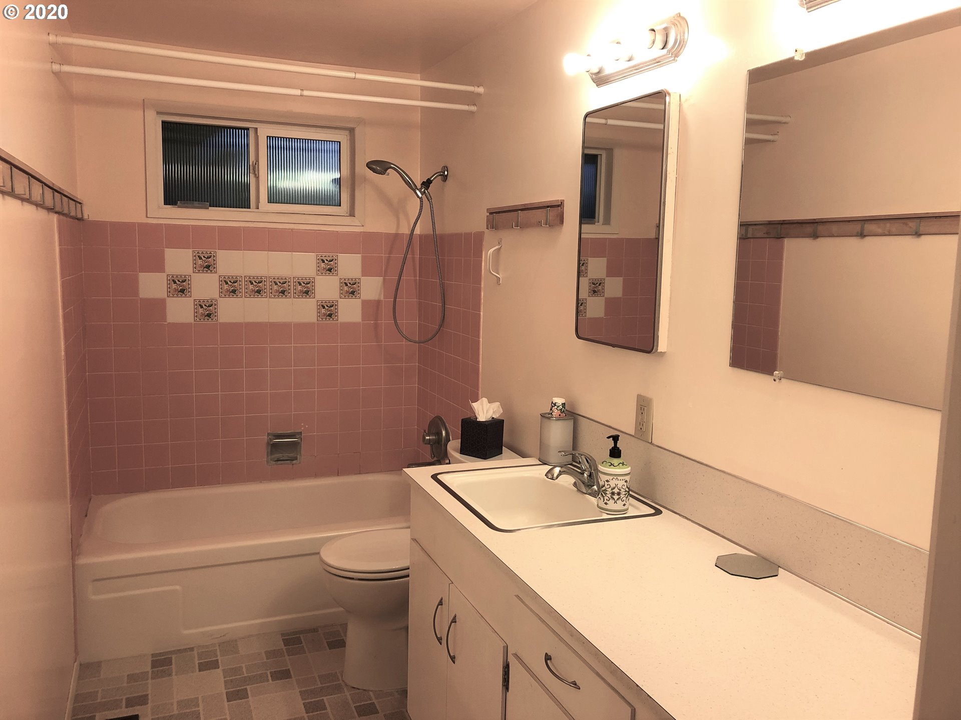 1345 Thompson Road Woodburn, OR 97071 - Photo 5 of 10 Gallery Image 5