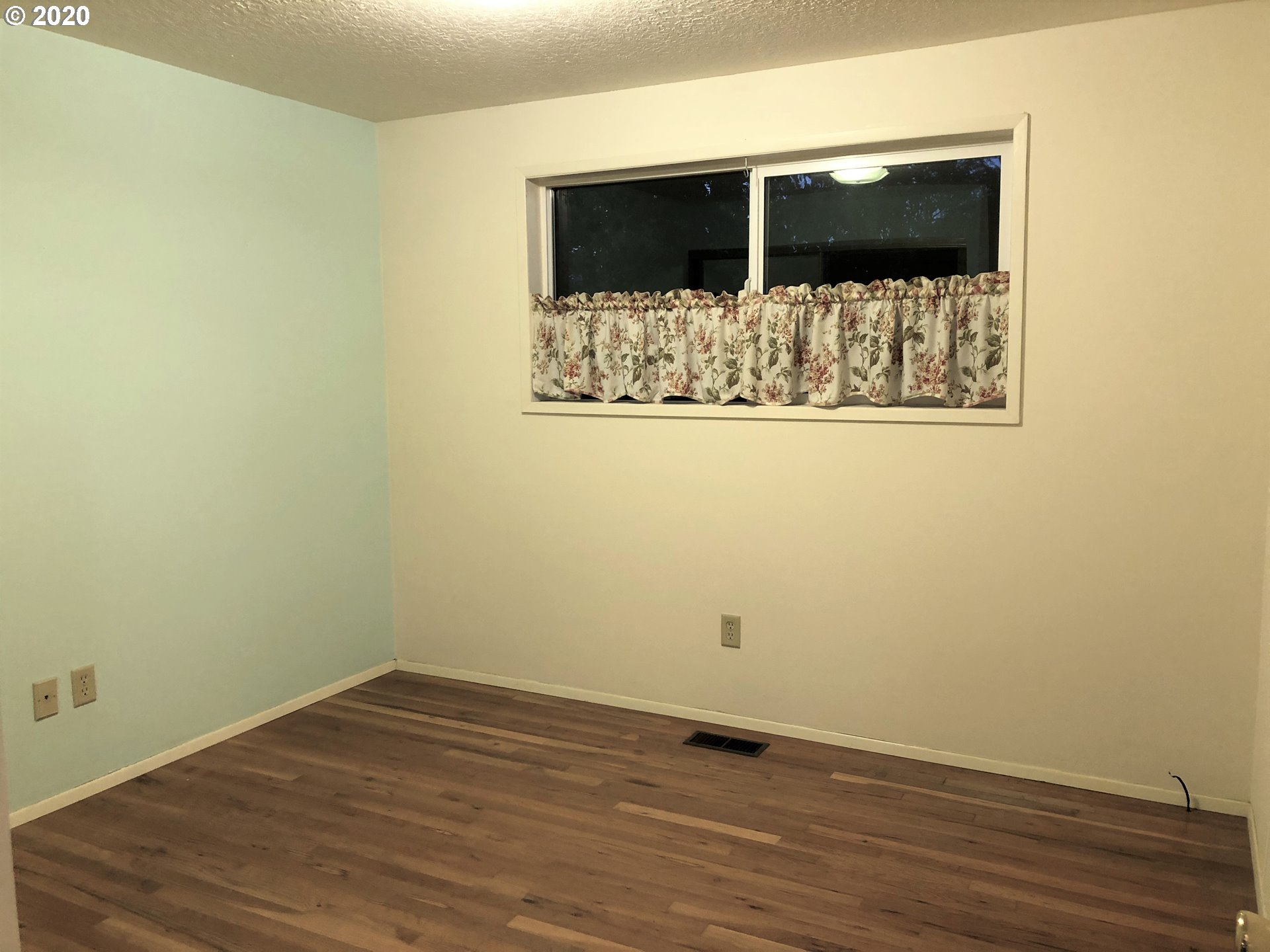 1345 Thompson Road Woodburn, OR 97071 - Photo 6 of 10 Gallery Image 6