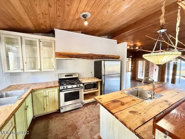 $375,000 | 2007 Hillside Drive, Magnolia, MS 39652