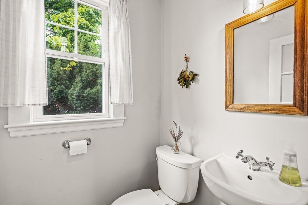 96 Warwick Road Melrose, MA 02176 - Photo 16 of 37 Gallery Image 16