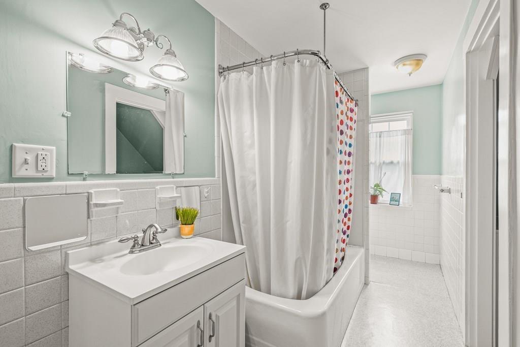 96 Warwick Road Melrose, MA 02176 - Photo 21 of 37 Gallery Image 21