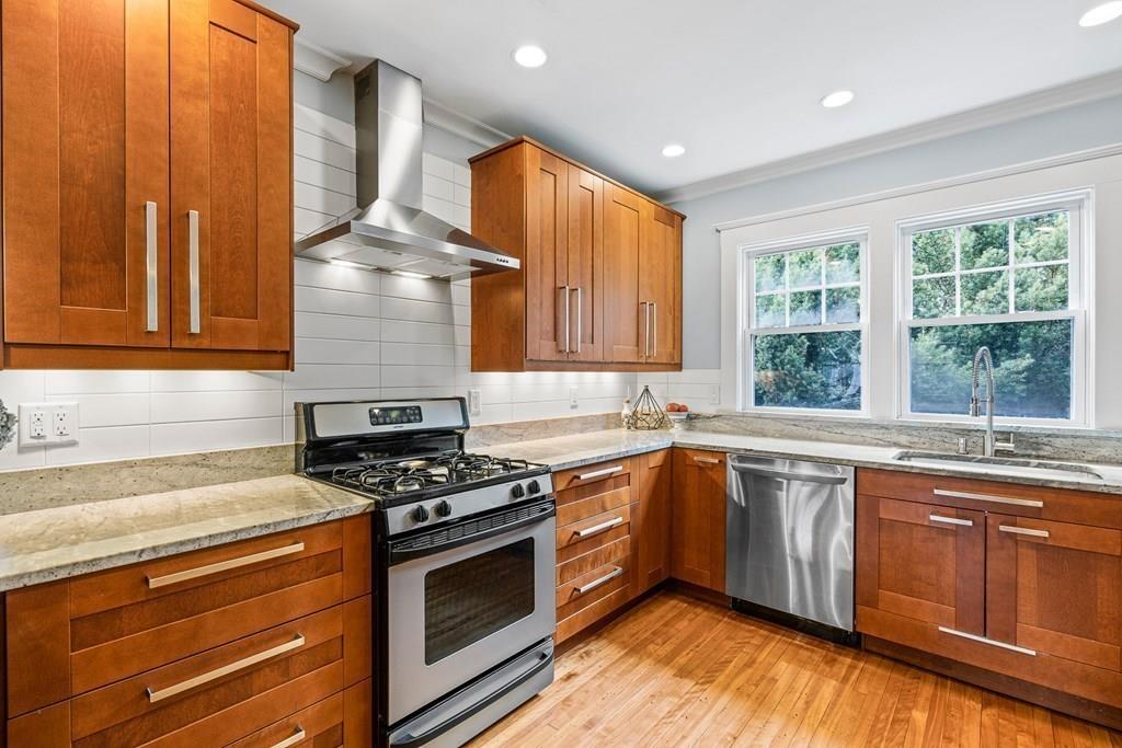 96 Warwick Road Melrose, MA 02176 - Photo 7 of 37 Gallery Image 7