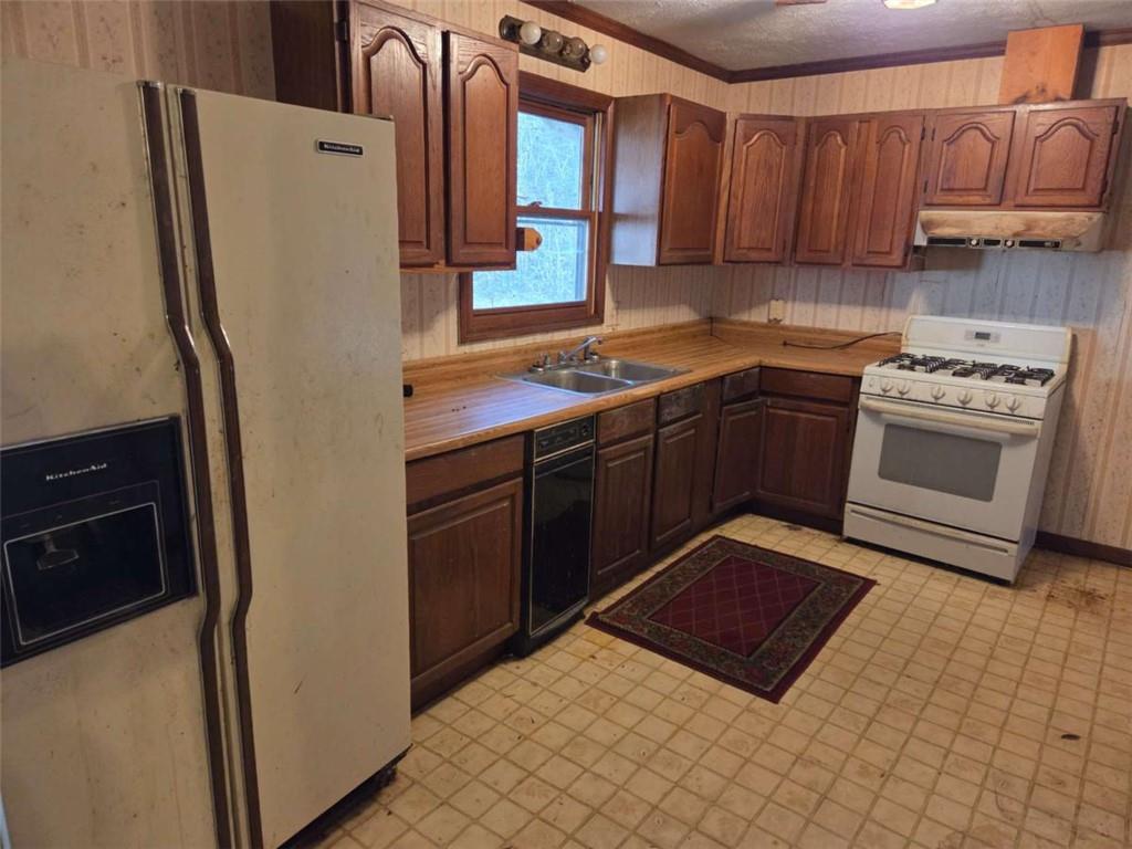 408 Apple Ridge 1 Dawsonville, GA 30534 - Photo 14 of 35 a kitchen with stainless steel appliances granite countertop a refrigerator a sink and a stove