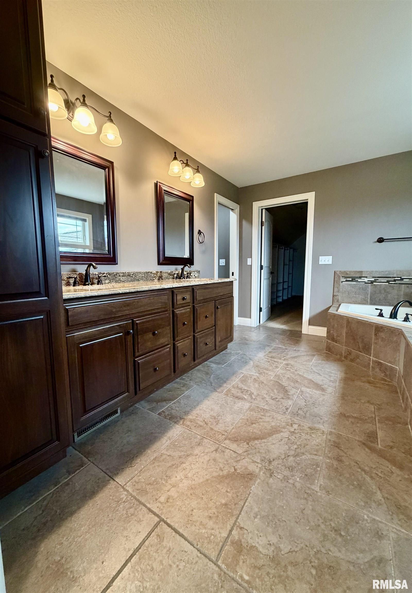 66 Warwick Circle Morton, IL 61550 - Photo 18 of 34