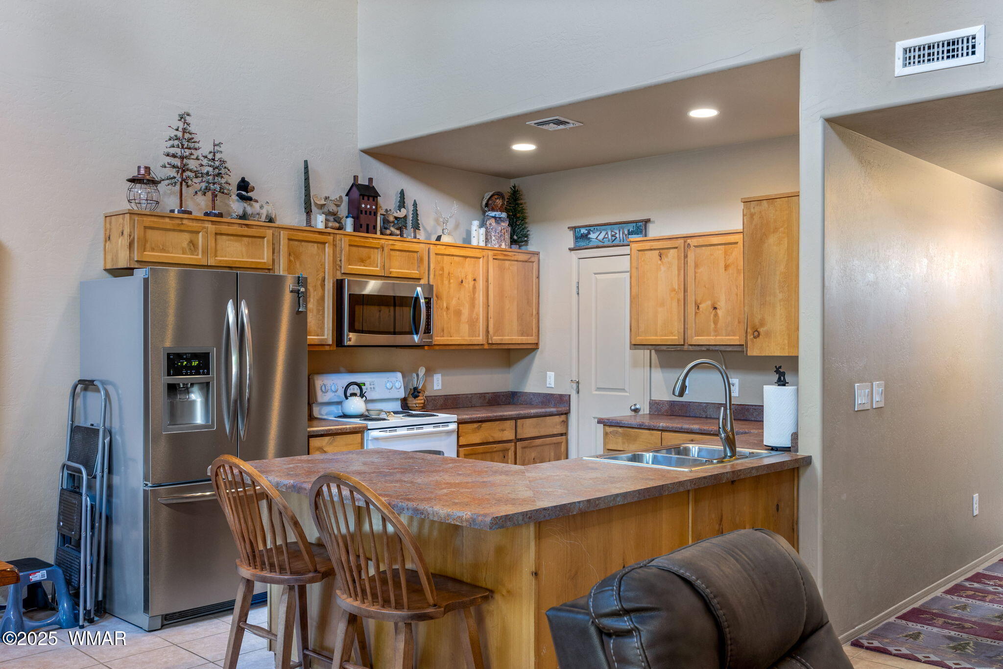 6943 West Starlight Ridge Parkway Lakeside, AZ 85929 - Photo 8 of 31 Lots of cabinet space!