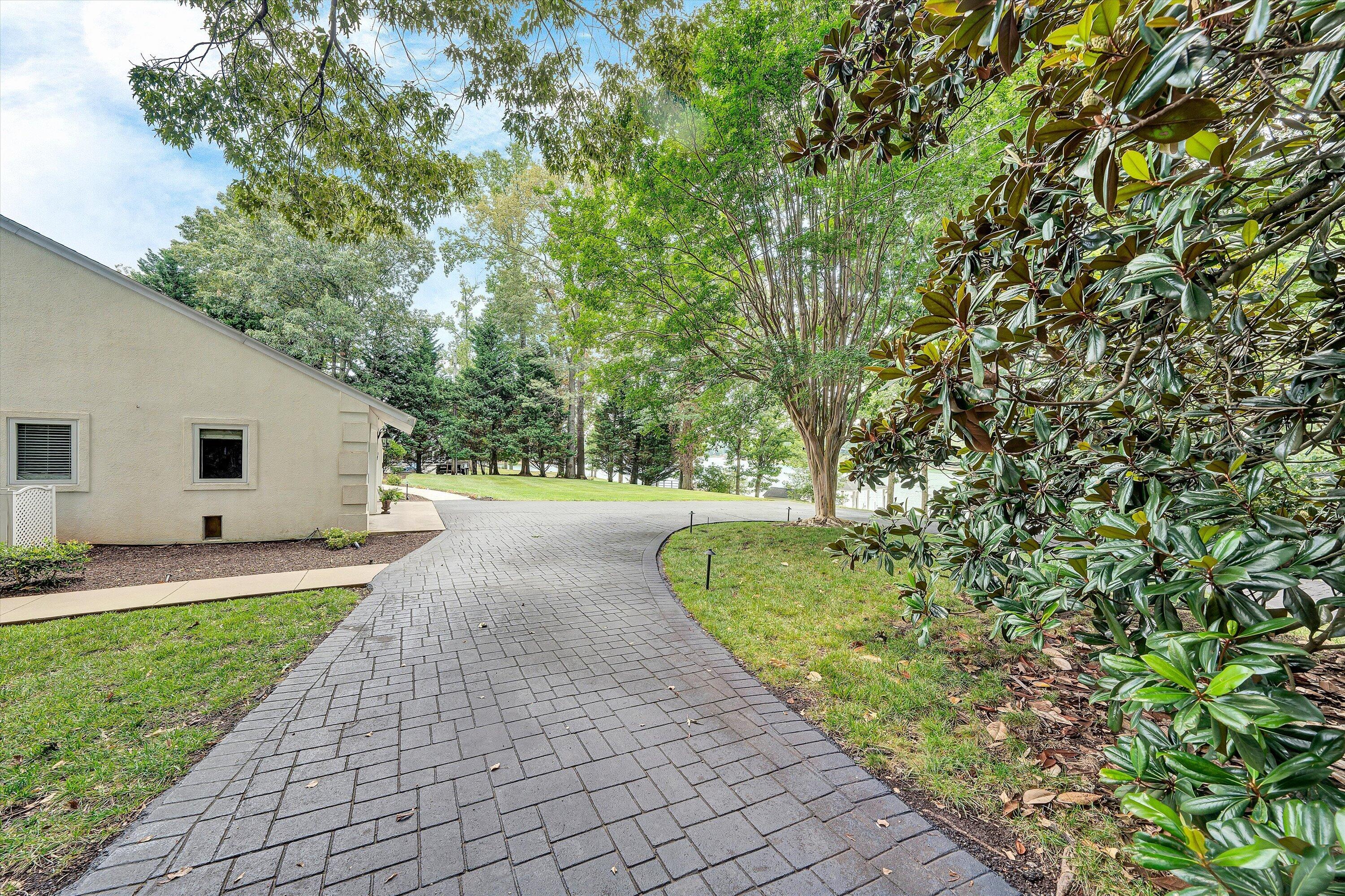 2455 Merriman Way Road Moneta, VA 24121 - Photo 8 of 83 75-DSC00565