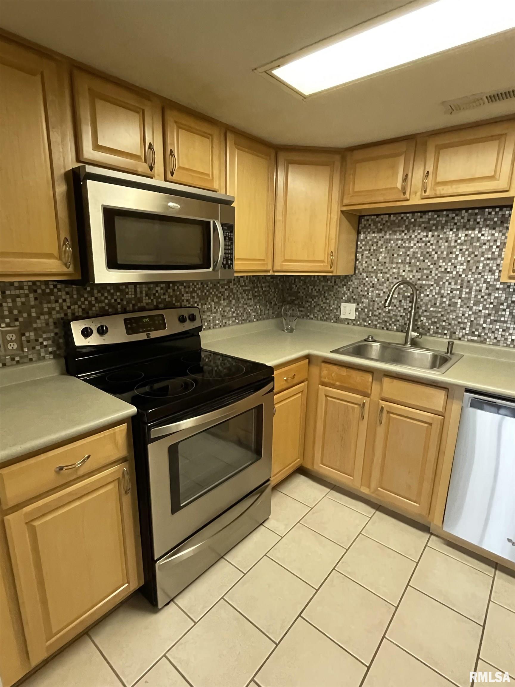 2223 Veterans Road, Unit 25 Morton, IL 61550 - Photo 17 of 32 Gallery Image 17