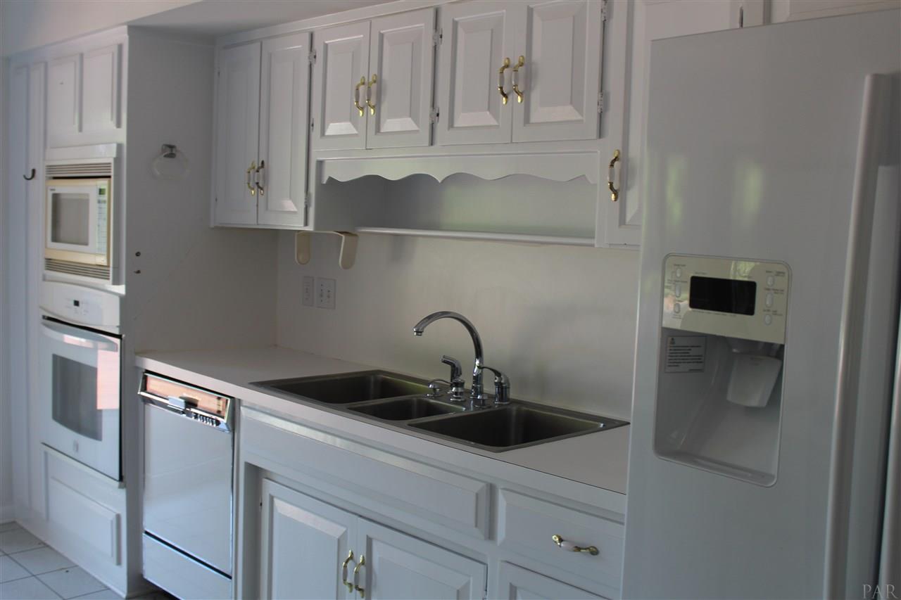 745 Green Hills Road Cantonment, FL 32533 - Photo 5 of 30 Gallery Image 5
