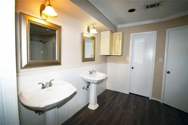 $2,290 | 1806 Cedarwood Court, Sugar Land, TX 77498