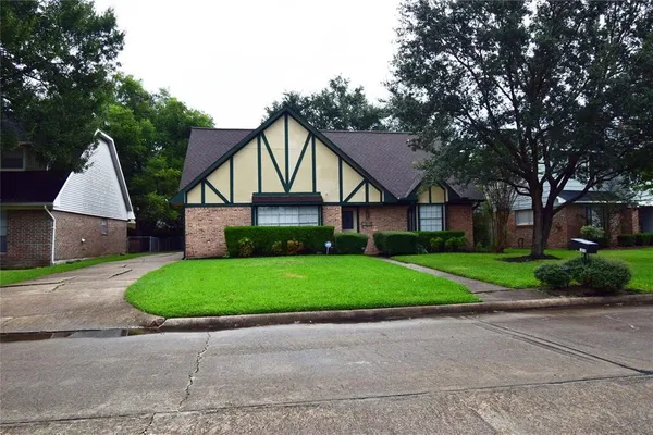 $2,290 | 1806 Cedarwood Court, Sugar Land, TX 77498