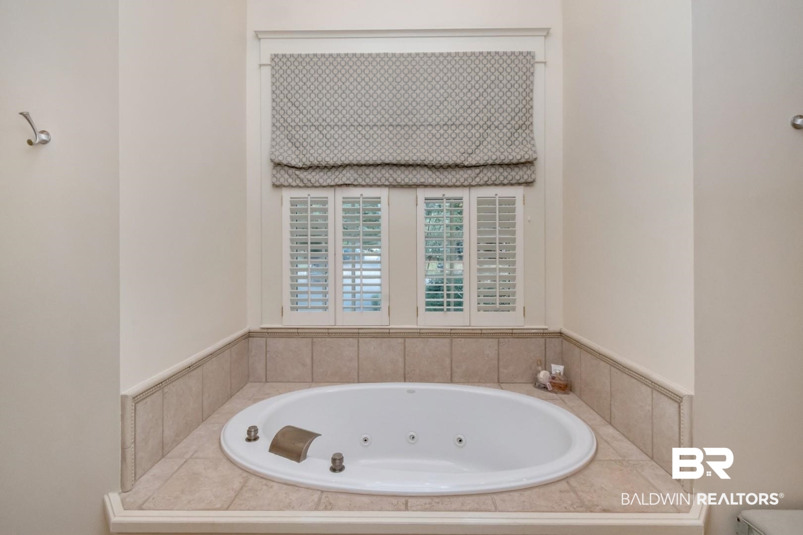 4810 Mums Court Mobile, AL 36608 - Photo 23 of 50 Bathroom featuring a tub with jets