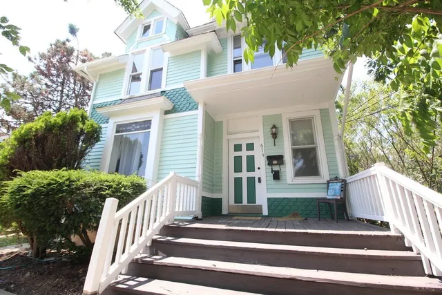 $1,300 | 674 St Charles Street, Elgin, IL 60120