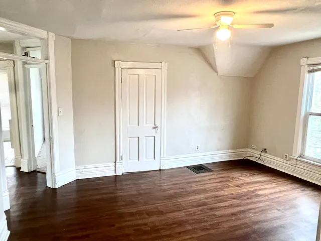 $1,300 | 674 St Charles Street, Elgin, IL 60120