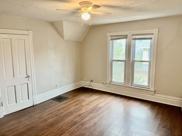 $1,300 | 674 St Charles Street, Elgin, IL 60120