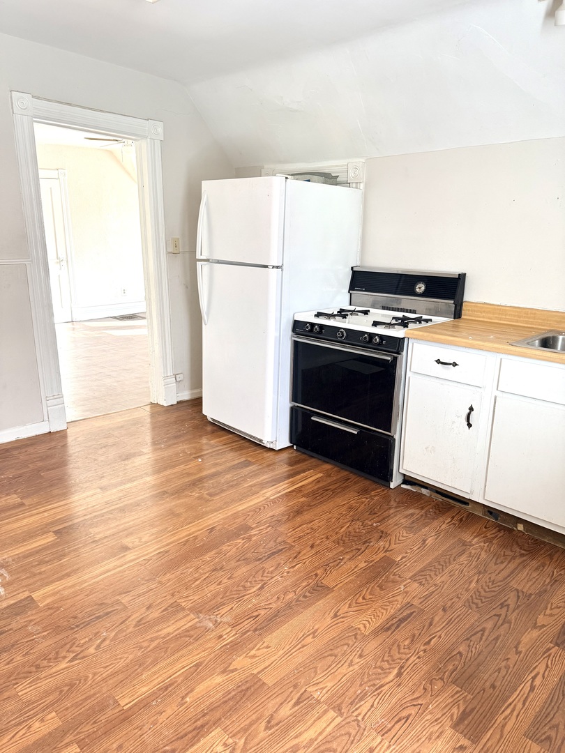 674 St Charles Street Elgin, IL 60120 - Photo 3 of 13