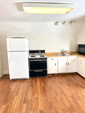 $1,300 | 674 St Charles Street, Elgin, IL 60120