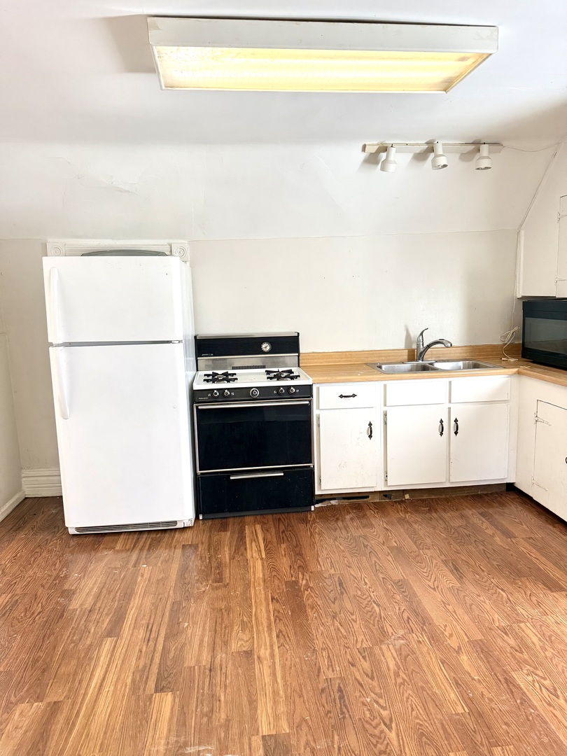 674 St Charles Street Elgin, IL 60120 - Photo 4 of 13