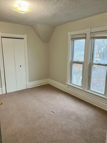 $1,300 | 674 St Charles Street, Elgin, IL 60120